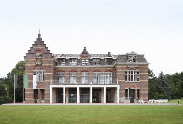 Ein Gartenhaus im Haus | Freiraum-Architektur bei Gent von De Vylder Vinck ... - BauNetz.de