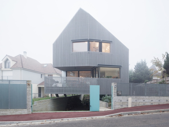 Passivhaus für Familienaktivitäten
 - Karawitz Architekten in Marly-le-Roi bei Paris