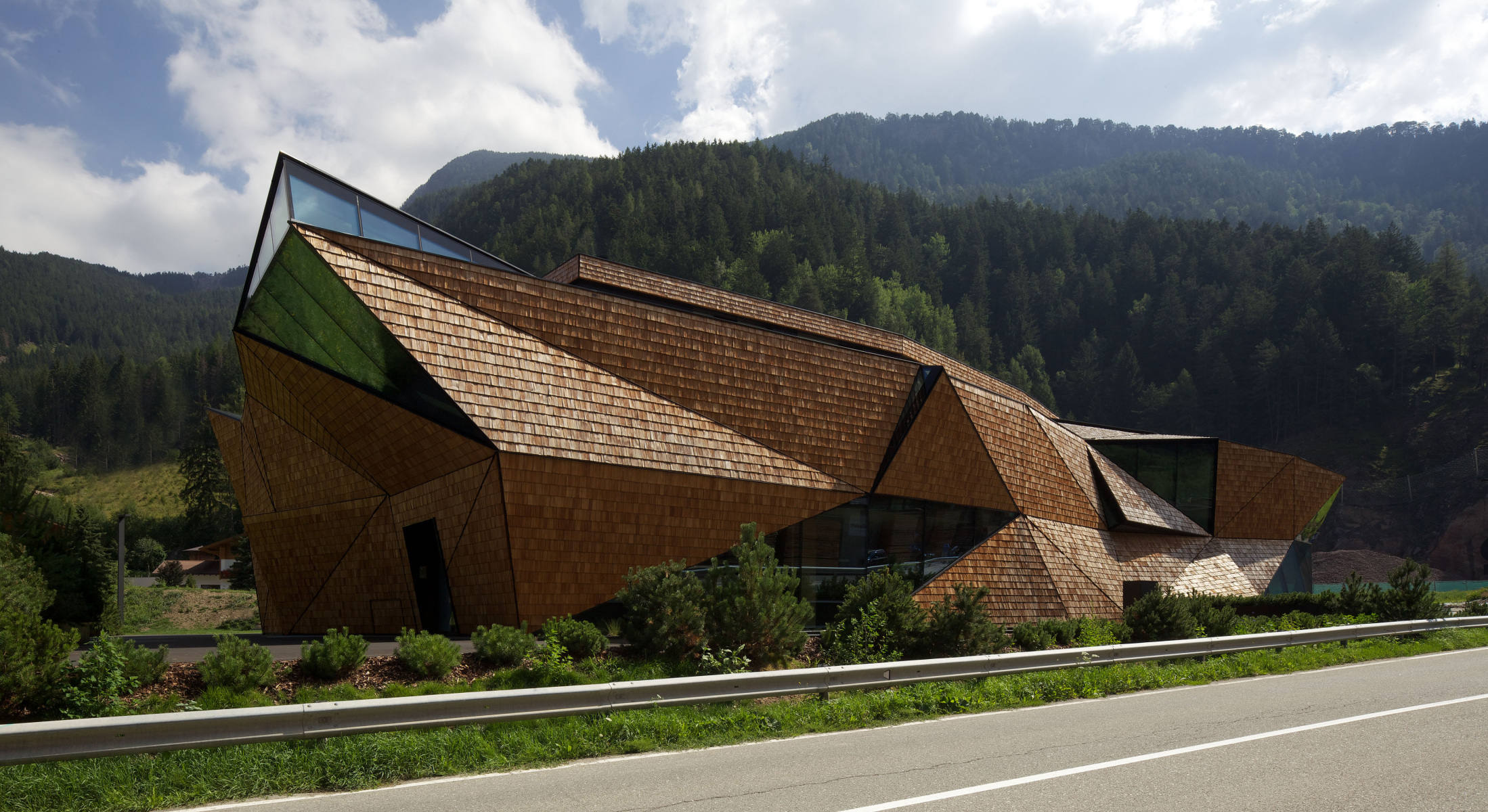 Holzschnitzerei in Südtirol fertig / Knicke und Falten ...