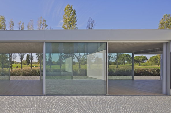 Bildergalerie zu: Beton-Pavillon bei Toulouse / Künstler ...