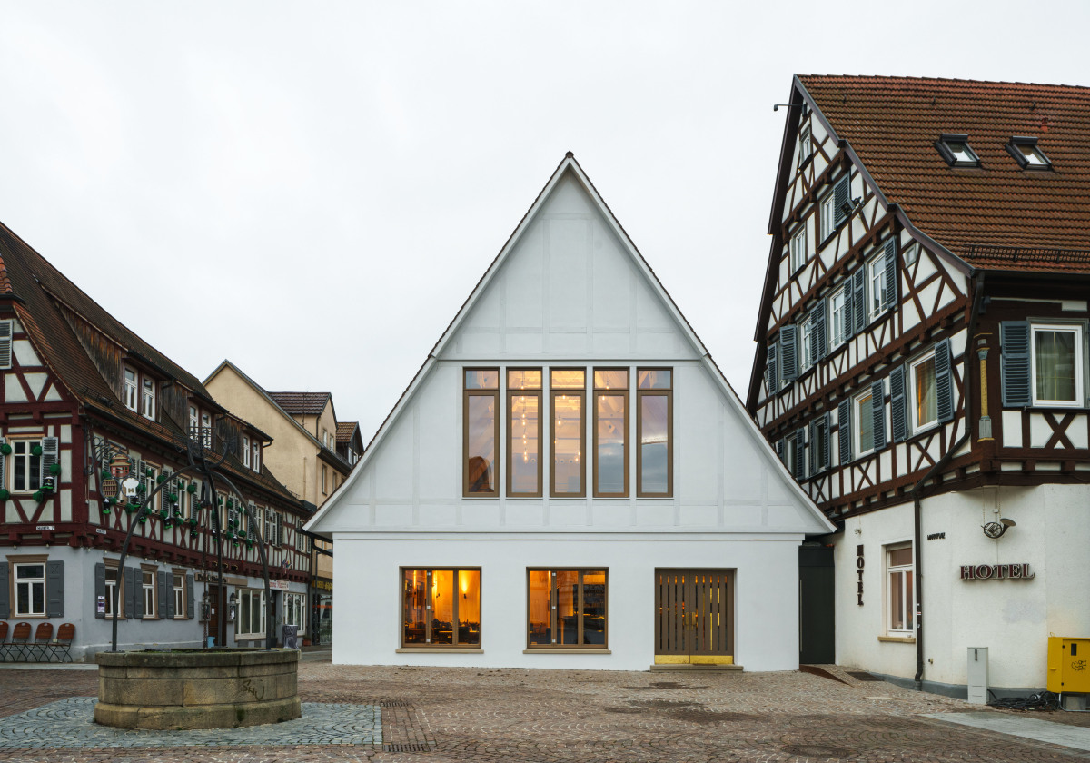 Restaurant in Kirchheim unter Teck von KO/OK und .studio berardi / Fachwerk im Kontext ...